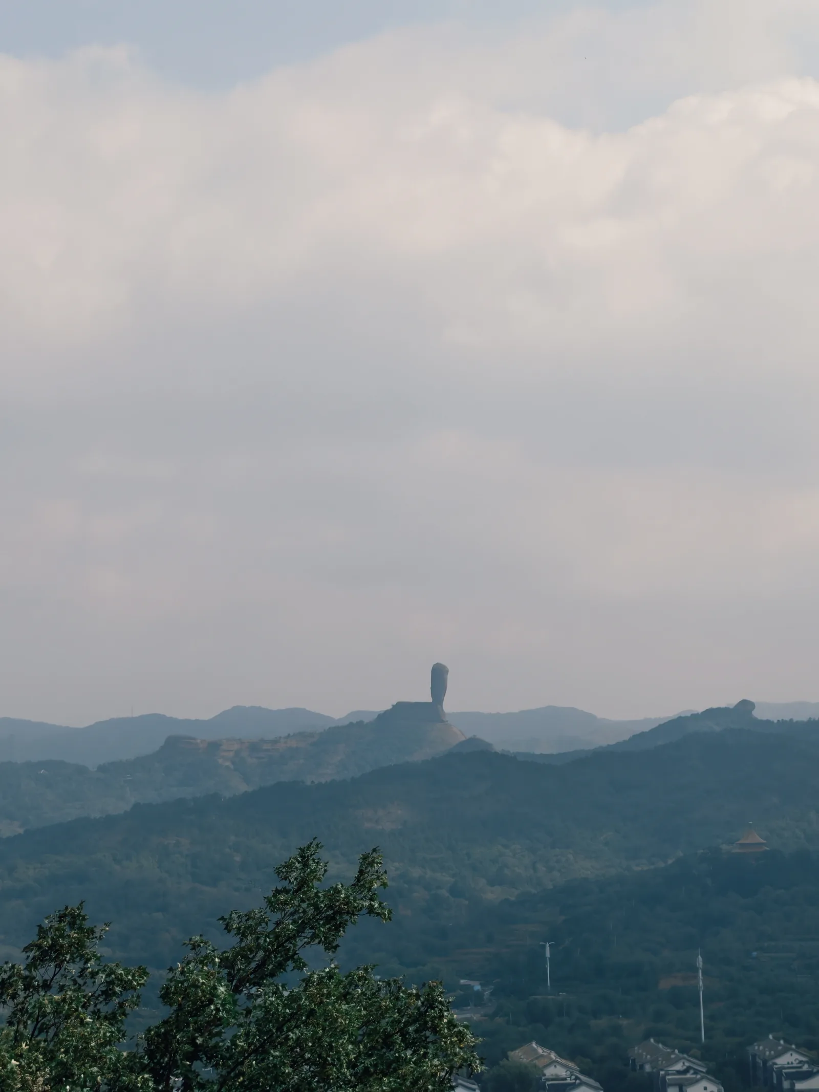 雾隐孤峰
