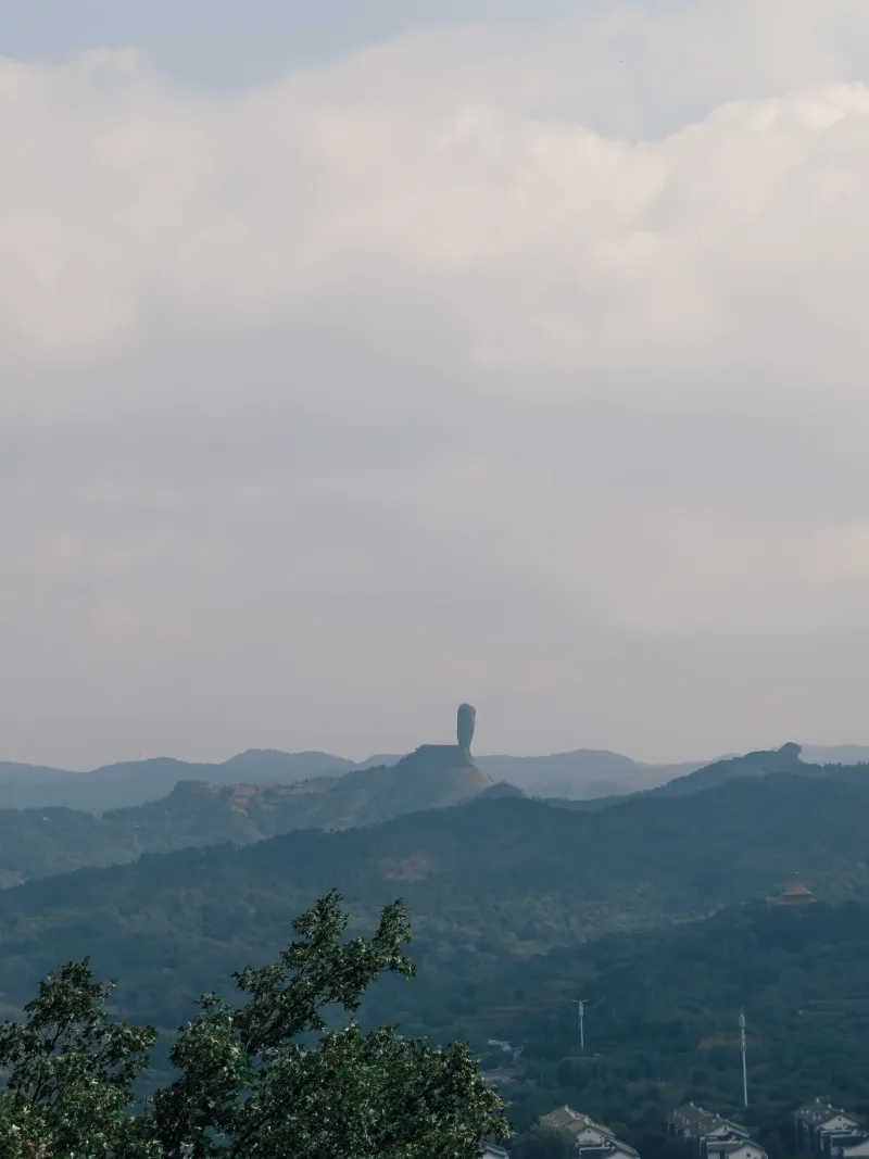 雾隐孤峰