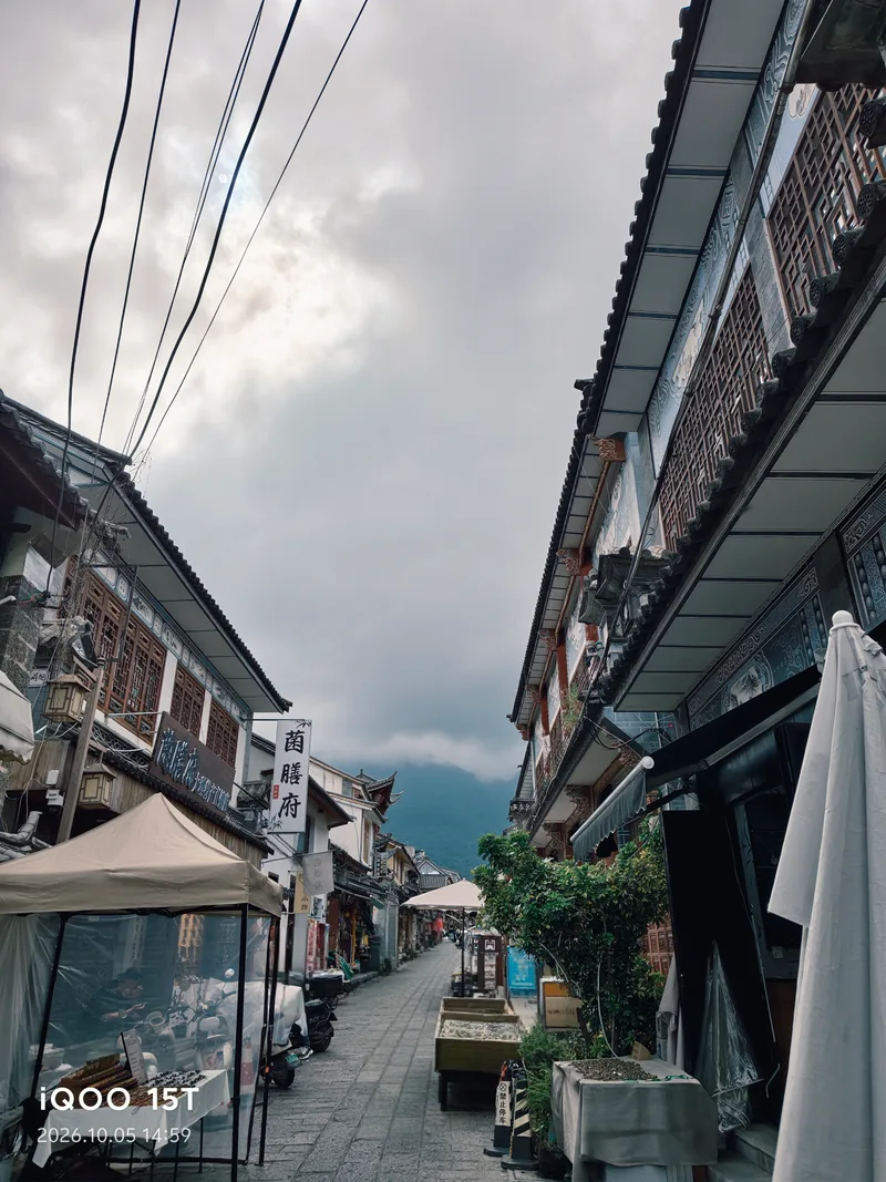 雾锁三塔