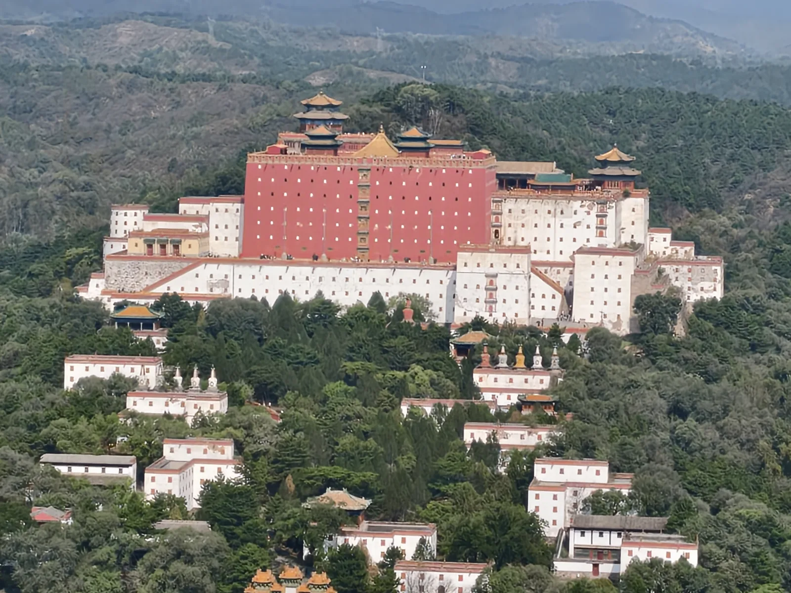 群山无言