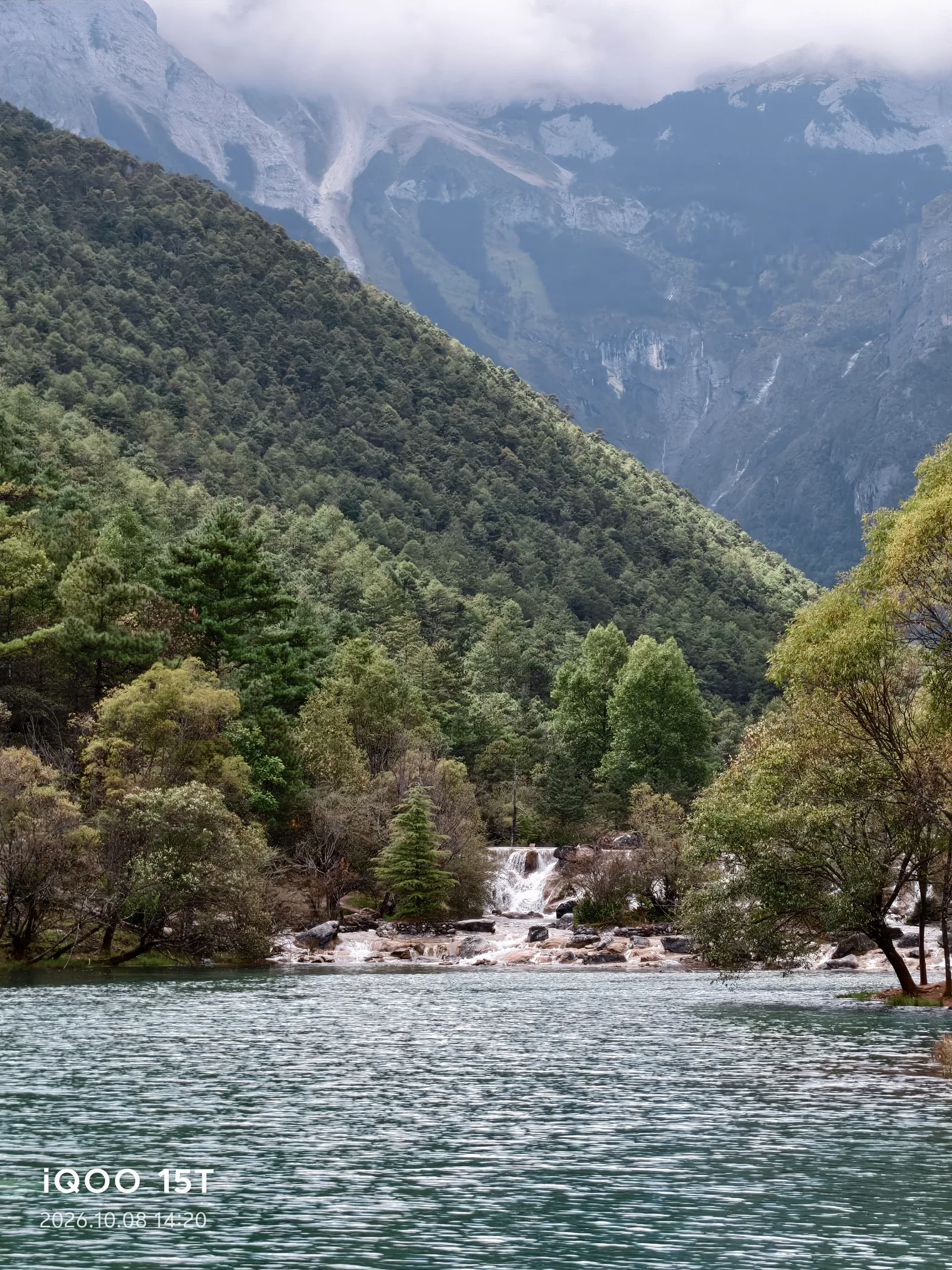 湖湾全景